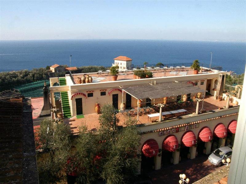 Hotel Villa Pina Antico Francischiello Масса-Лубренсе Екстер'єр фото